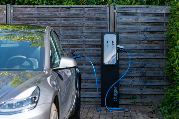 [Dossier IRVE Électricien+] Les installations en plein boom !